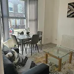 Luxe Spacious 5-Bed House In Liverpool