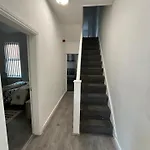 Luxe Spacious 5-Bed House In Liverpool