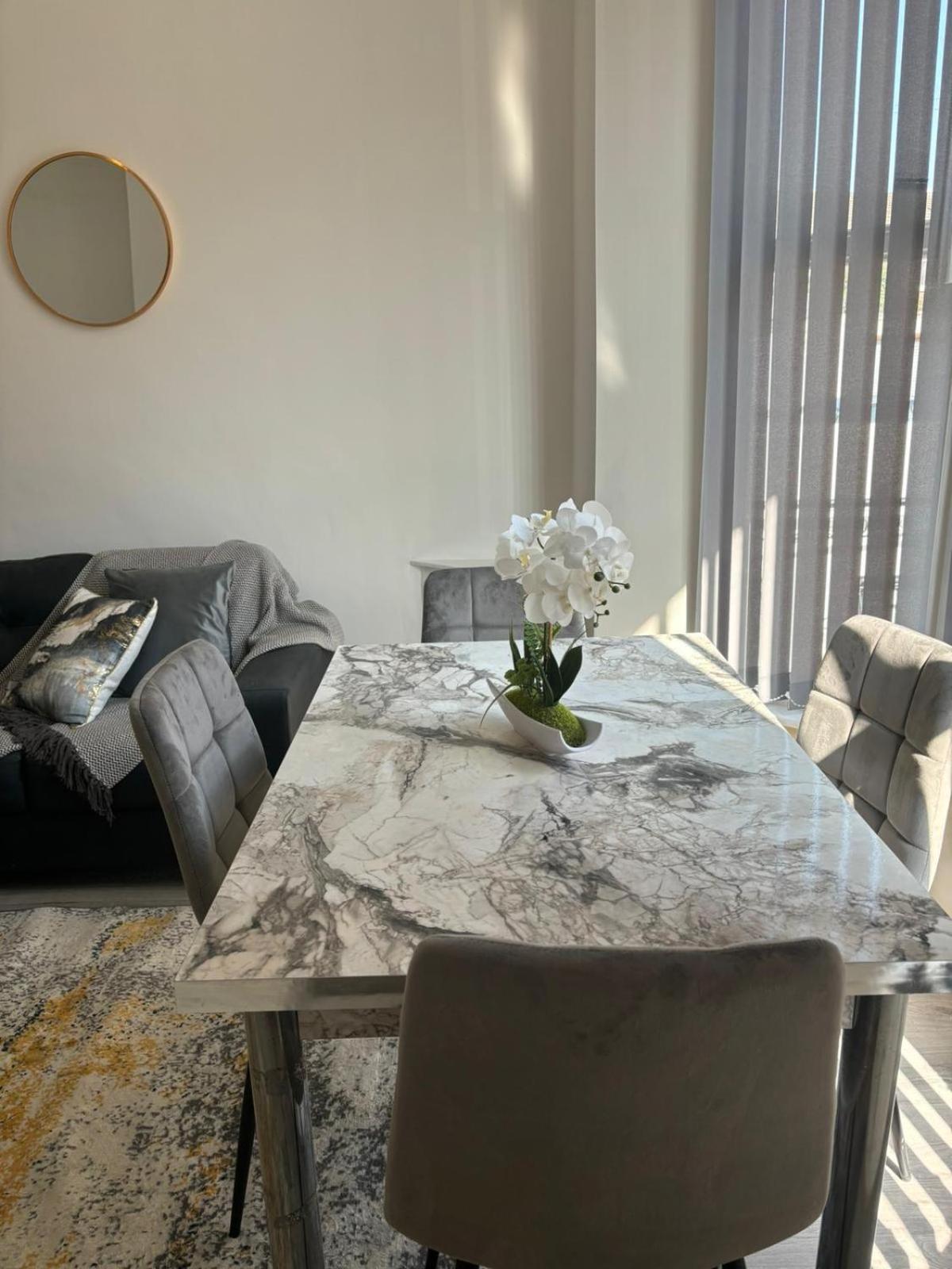 Holiday home Luxe Spacious 5-bed House In *