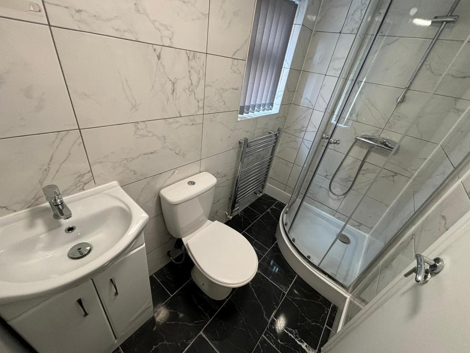 Holiday home Luxe Spacious 5-bed House In *