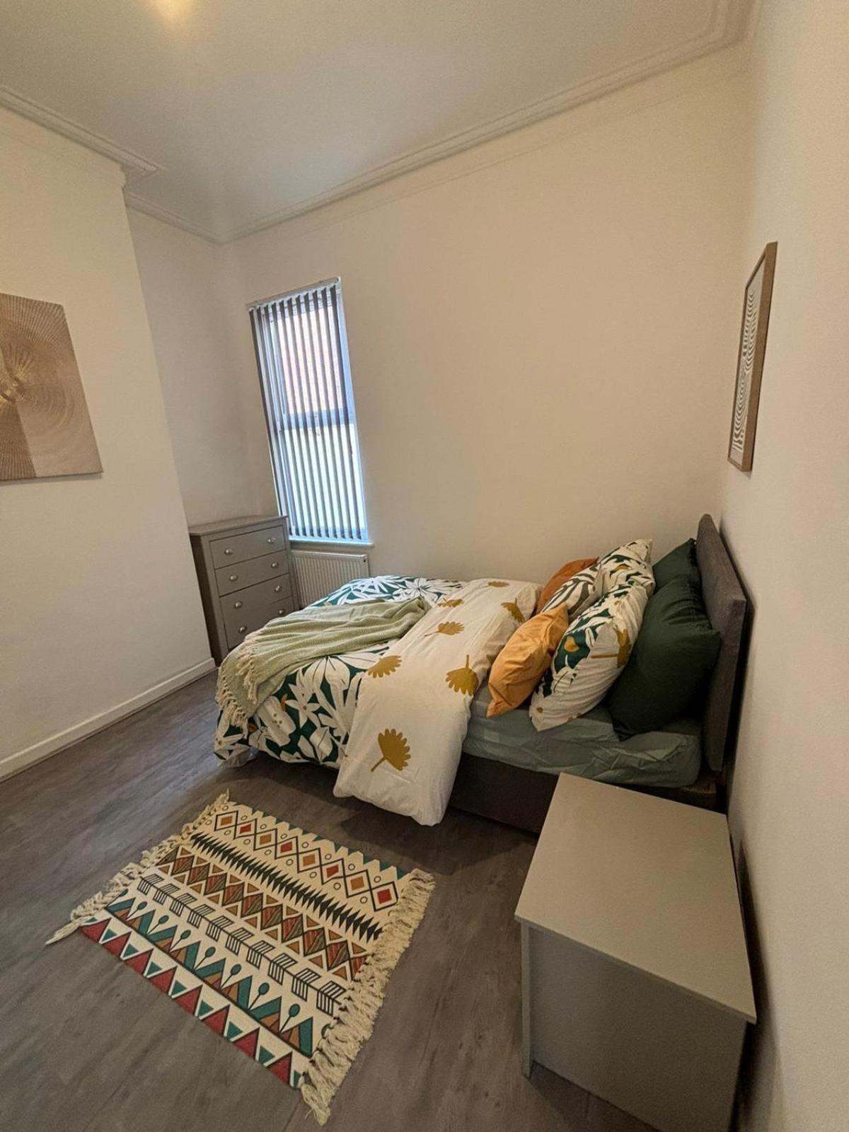 Luxe Spacious 5-bed House In Holiday home Liverpool