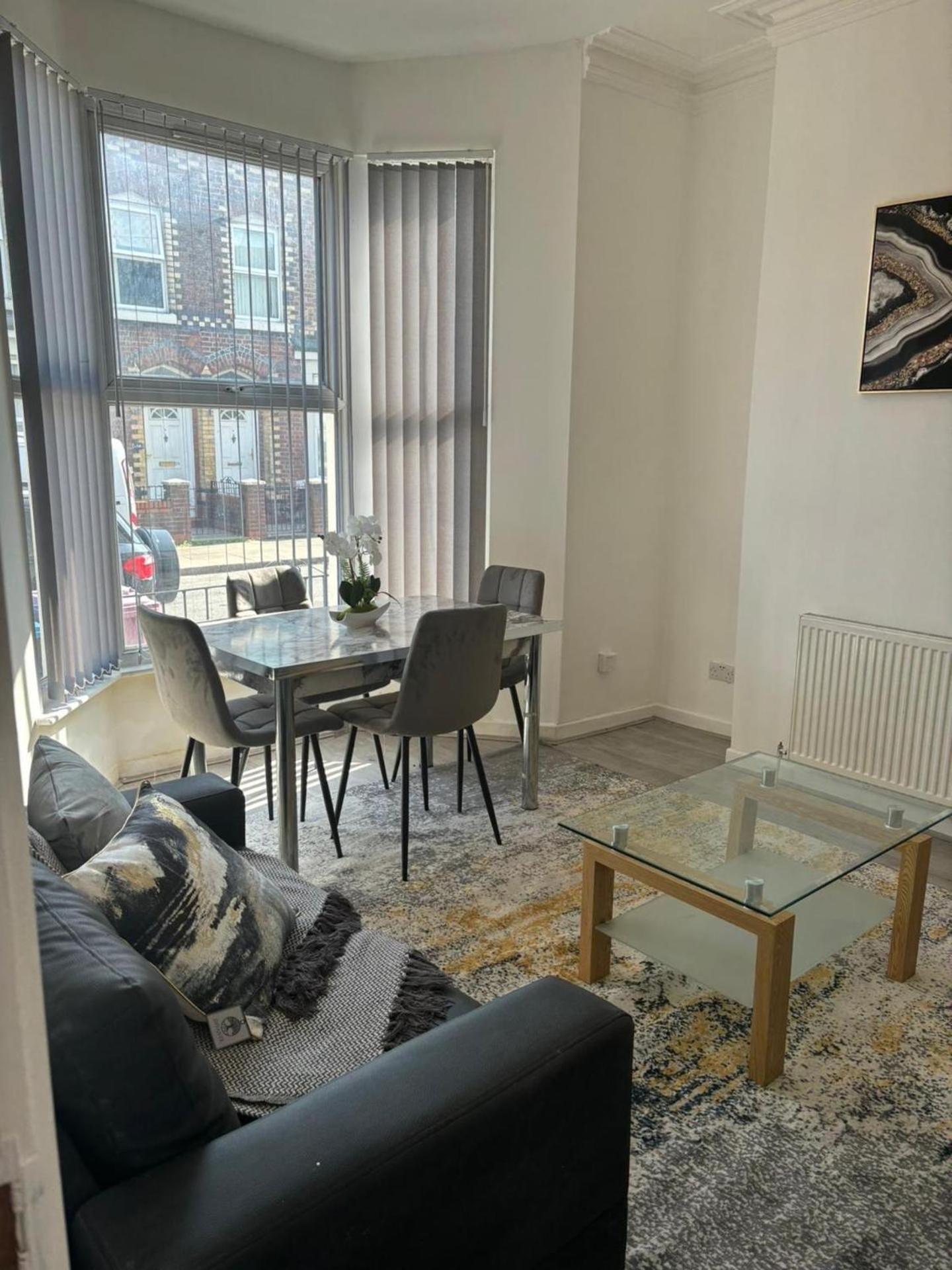 Luxe Spacious 5-bed House In Holiday home *