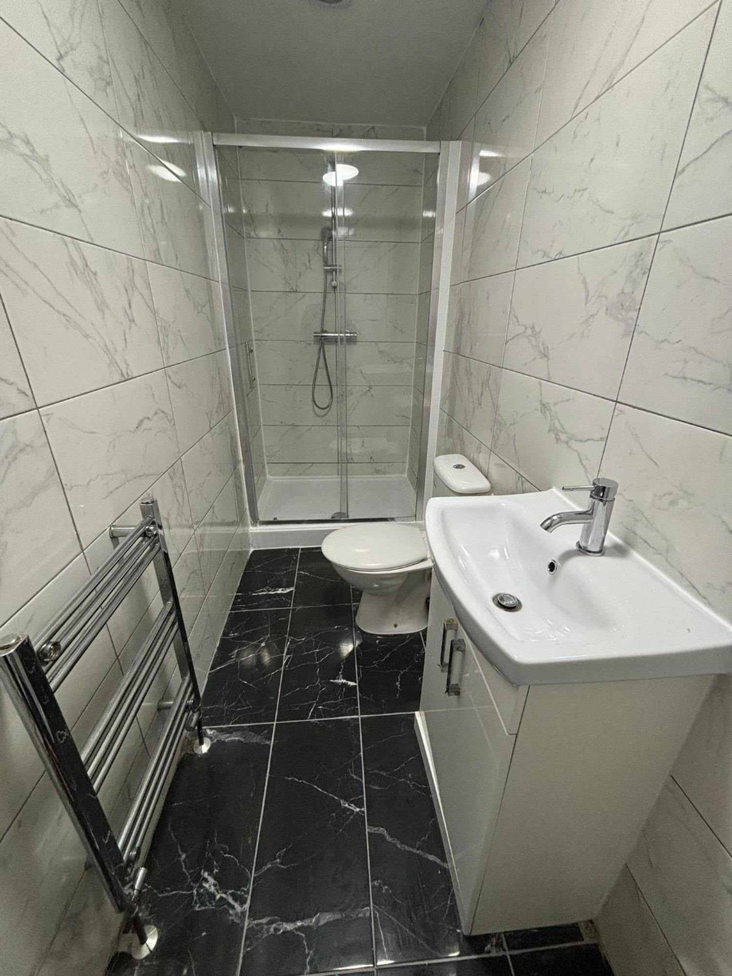 Holiday home Luxe Spacious 5-bed House In *
